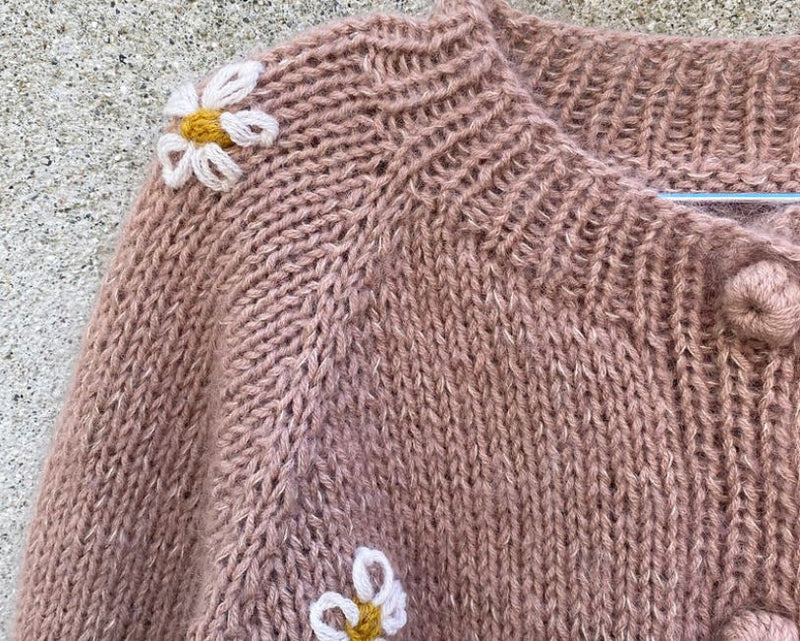 Daisy Cardigan - Knitting for Olive opskrift