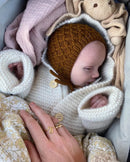 Selmas Sovedragt - PetiteKnit opskrift